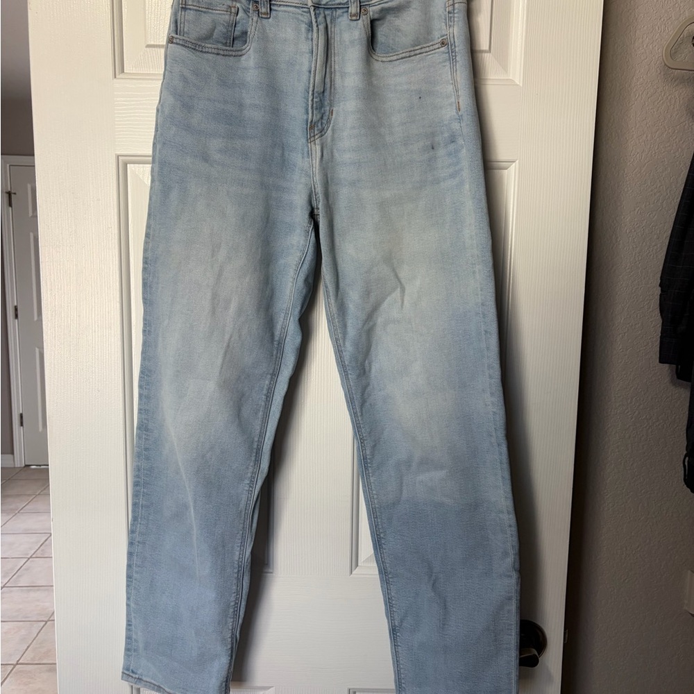 American Eagle Outfitters Light Wash mom straight leg jeans